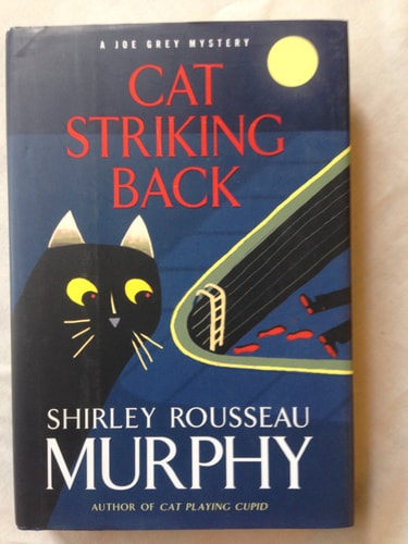 Cat Striking Back: A Joe Grey Mystery (Joe Grey Mysteries)