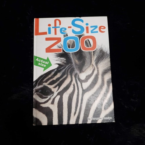 Life-size Zoo From Tiny Rodents to Gigantic Elephants, an Actual-size Animal Encyclopedia