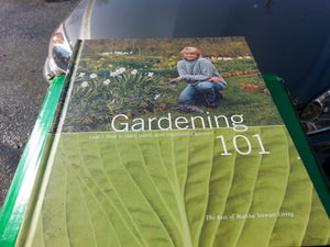 Gardening 101: Learn How to Plan, Plant, and Maintain a Garden (The Best of Martha Stewart Living)