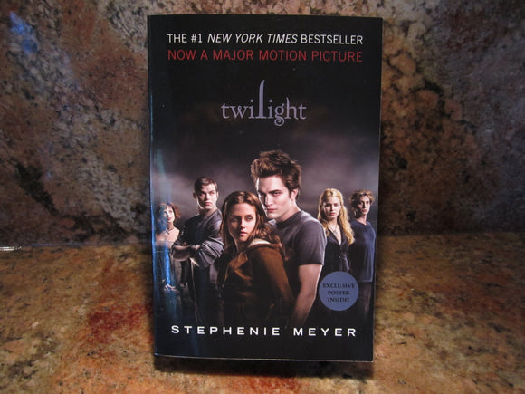 Twilight (The Twilight Saga, Book 1)